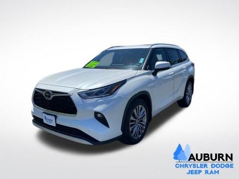Used 2020 Toyota Highlander Platinum AWD/4WD image 3