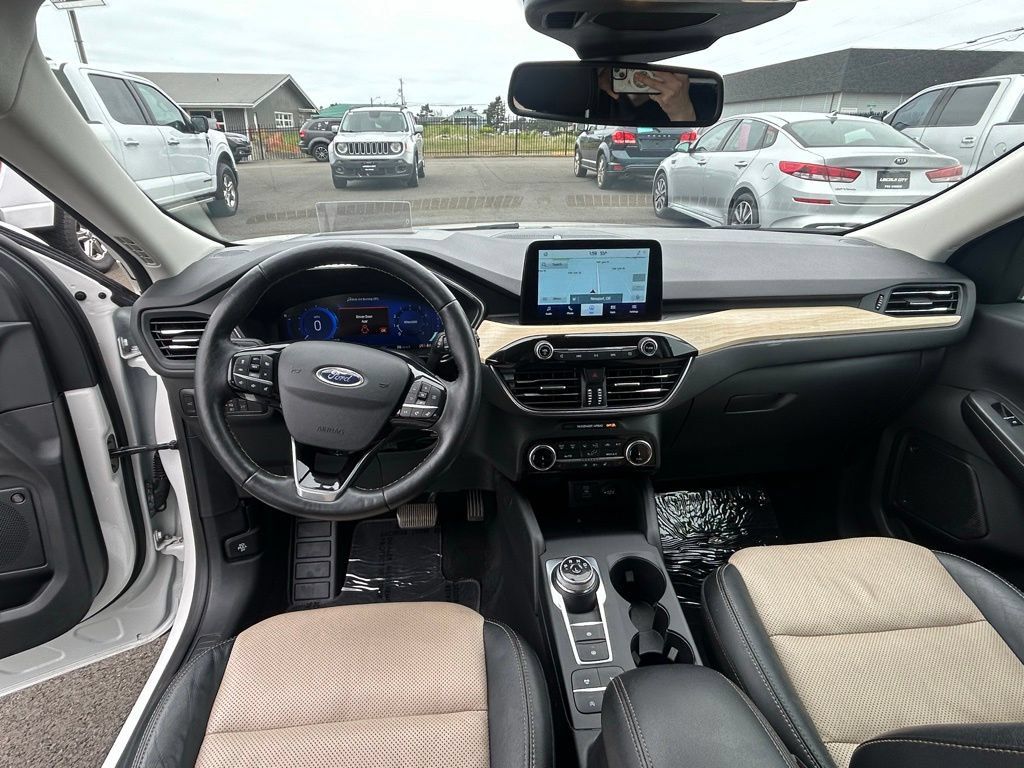 Used 2022 Ford Escape Titanium w/ Titanium Elite Package AWD/4WD image 16