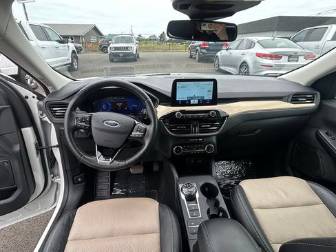 Certified 2022 Ford Escape Titanium w/ Titanium Elite Package AWD/4WD image 16