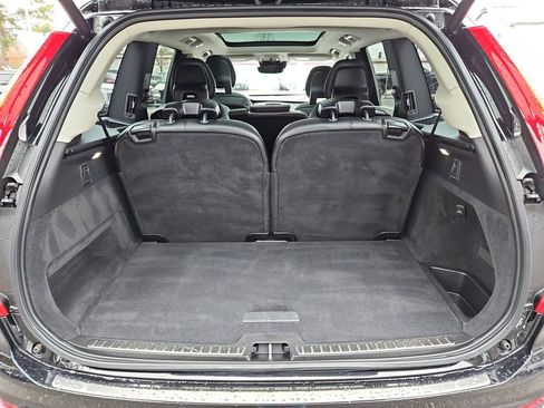 Used 2022 Volvo XC90 T5 Momentum w/ Climate Package image 35