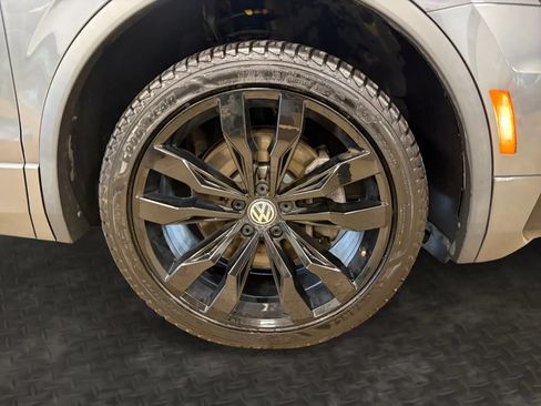 Used 2021 Volkswagen Tiguan SE R-Line AWD/4WD image 38