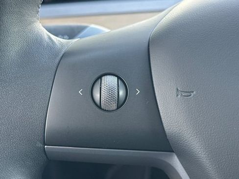 Used 2024 Tesla Model Y Long Range image 28