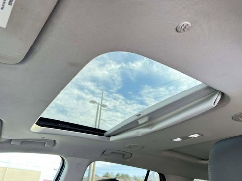 Used 2021 Chevrolet Traverse Premier image 25