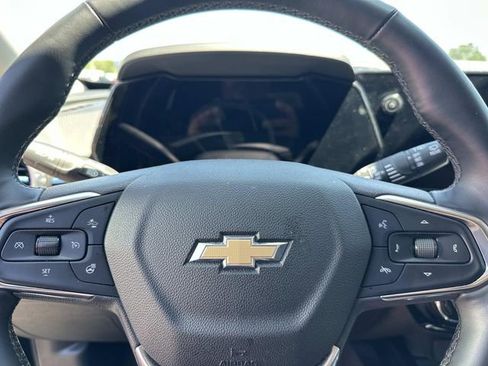 Used 2025 Chevrolet Trax LT w/ LT Convenience Package FWD image 28