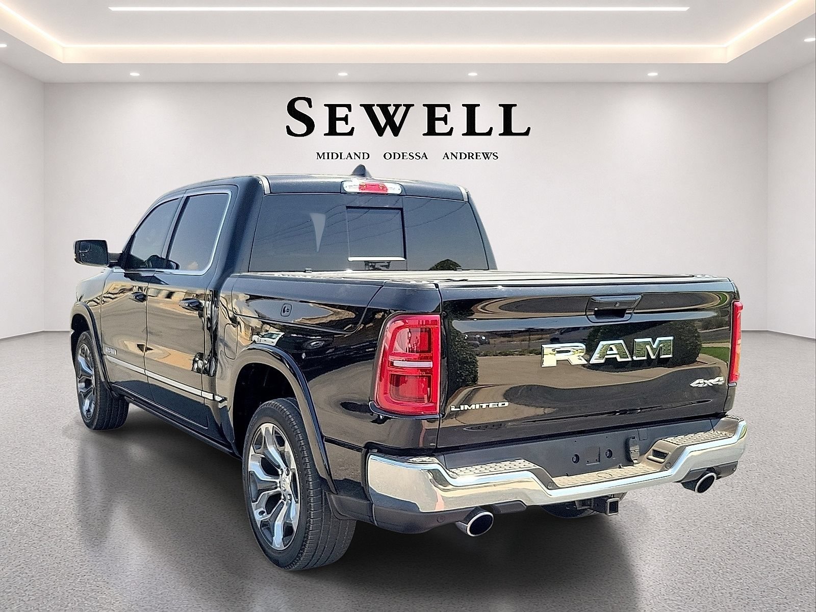 Used 2025 RAM 1500 Limited AWD/4WD image 3