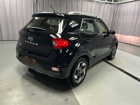 Used 2025 Hyundai Venue SEL FWD image 7