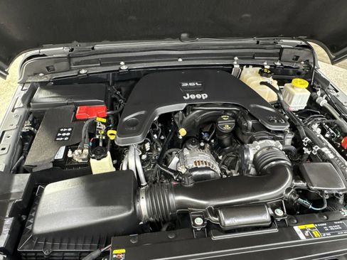 Used 2020 Jeep Gladiator Sport w/ Quick Order Package 24S image 32