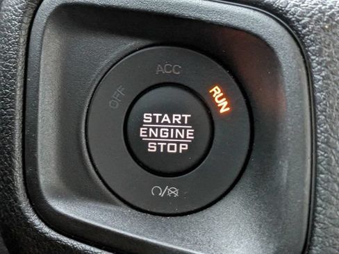 Used 2025 Jeep Gladiator Sport AWD/4WD image 29