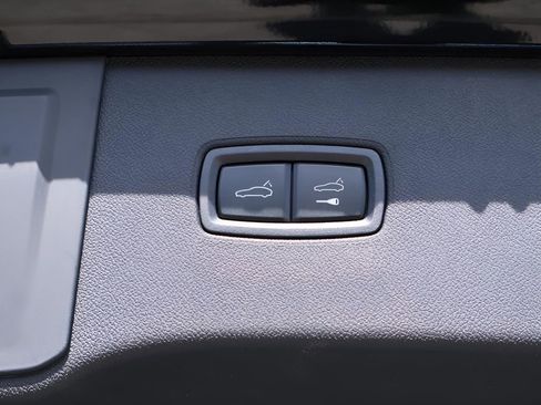 Certified 2025 Porsche Cayenne AWD/4WD image 18
