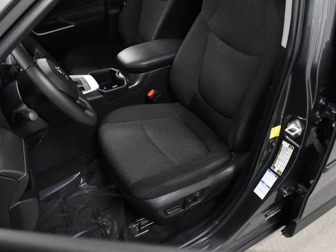 Used 2022 Toyota RAV4 XLE image 13