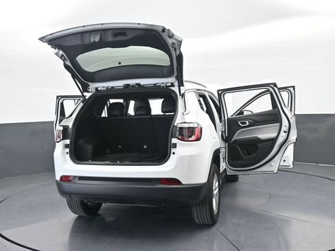 Used 2023 Jeep Compass Latitude image 38