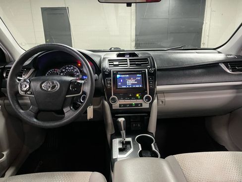 Used 2013 Toyota Camry LE FWD image 19