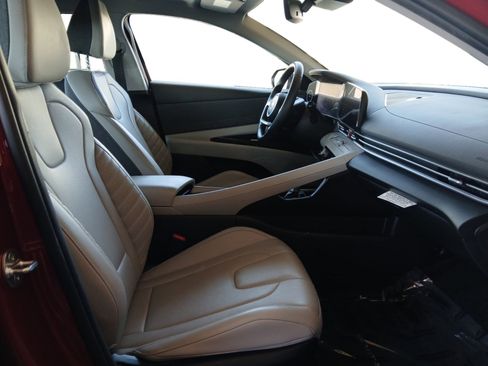 Used 2024 Hyundai Elantra Limited image 15