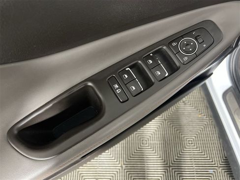 Used 2019 Hyundai Santa Fe Limited image 10