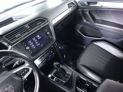 Used 2022 Volkswagen Tiguan SE image 33