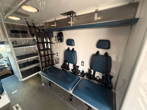 Used 2017 Ford E-450 and Econoline 450 Super Duty w/ Ambulance Prep Package RWD image 10