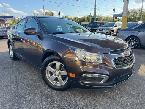 Used 2015 Chevrolet Cruze LT FWD image 2