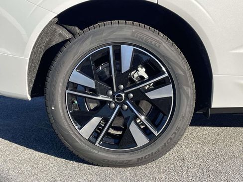 New 2026 Volvo XC60 T8 Core w/ Climate Package image 31