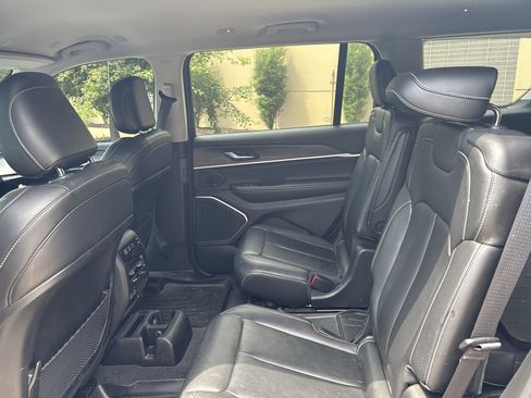 Used 2021 Jeep Grand Cherokee L Limited AWD/4WD image 33