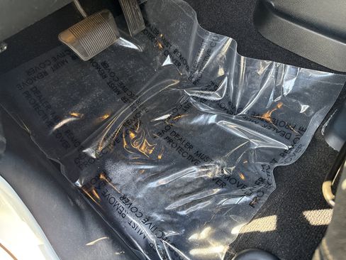 Used 2017 Jeep Wrangler Unlimited Sahara w/ Connectivity Group AWD/4WD image 7