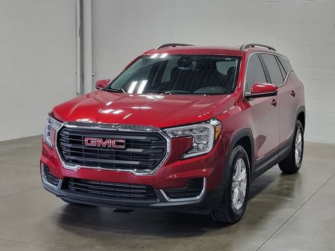 Used 2023 GMC Terrain SLE w/ Driver Convenience Package FWD image 2