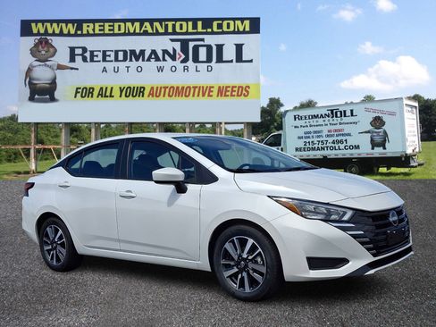 Used 2025 Nissan Versa SV FWD image 1