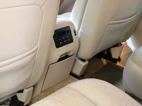 Used 2005 Cadillac Escalade ESV Platinum image 50