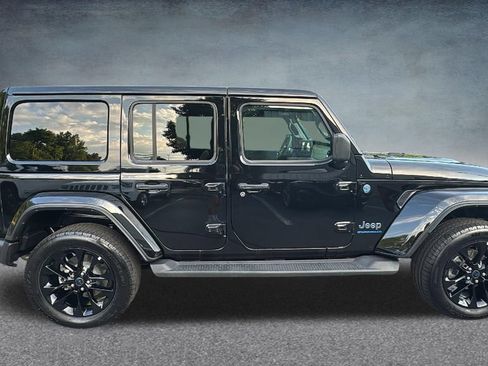 Used 2025 Jeep Wrangler Unlimited Sahara AWD/4WD image 30