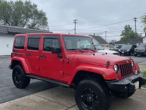 Used 2017 Jeep Wrangler Unlimited Sahara AWD/4WD image 2