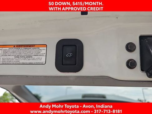 Used 2017 Toyota Sienna XLE Premium FWD image 32
