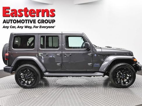 Used 2025 Jeep Wrangler Unlimited Sahara AWD/4WD image 4