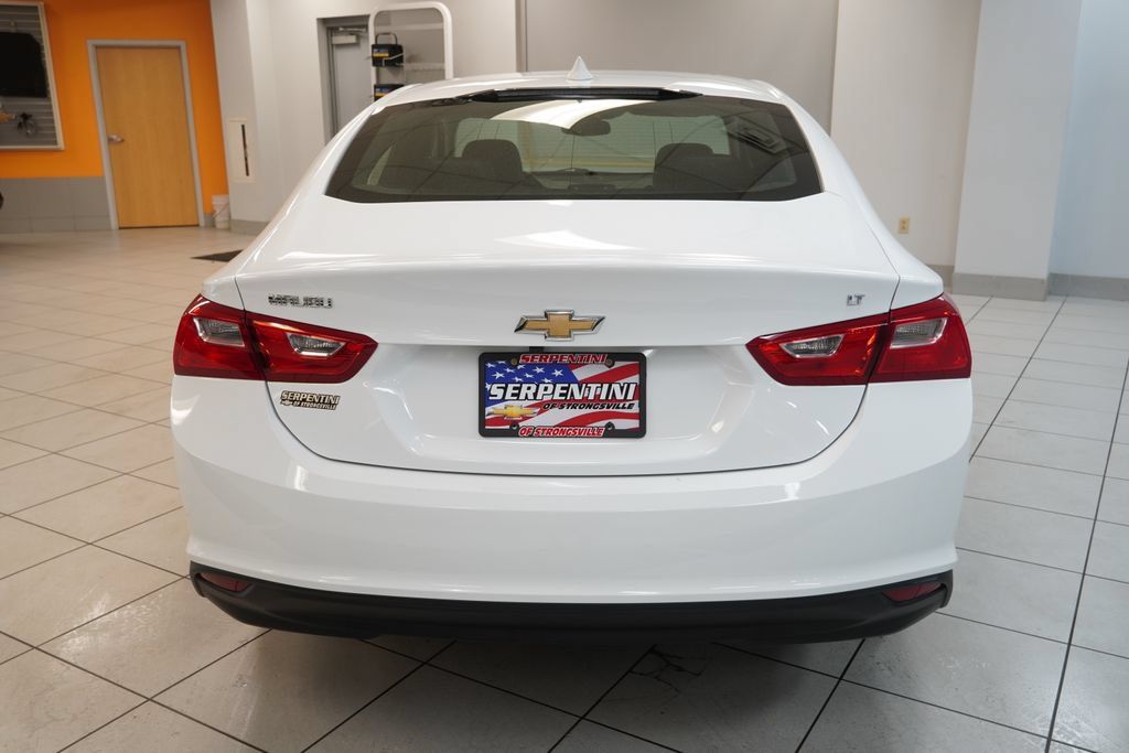 Used 2018 Chevrolet Malibu LT w/ Leather Package FWD image 9