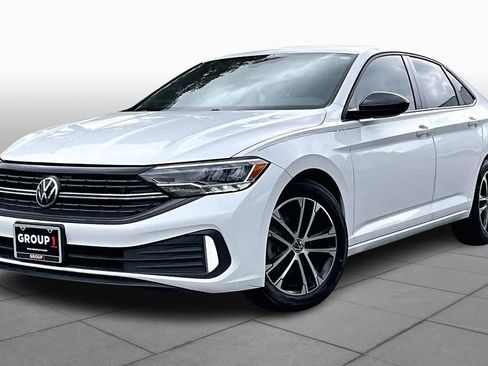 Used 2022 Volkswagen Jetta Sport image 1