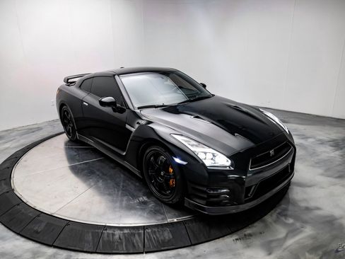 Used 2013 Nissan GT-R Premium image 23