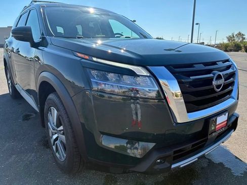 Certified 2023 Nissan Pathfinder SL FWD image 8