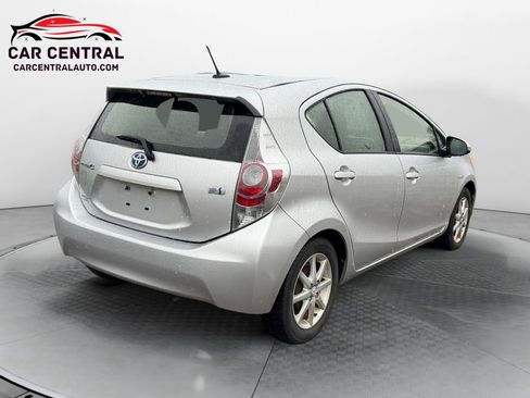 Used 2012 Toyota Prius C One image 5
