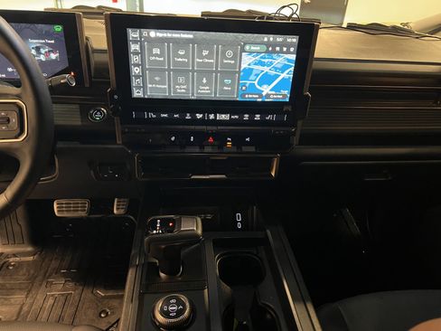 Used 2025 GMC Hummer EV 2X w/ LPO, Roof Cross Rail Package AWD/4WD image 16