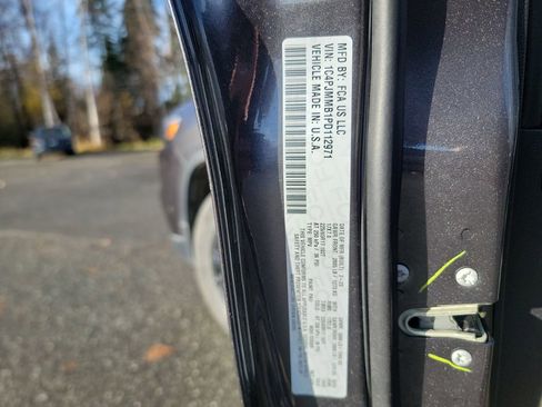 Used 2023 Jeep Cherokee Altitude Lux image 23