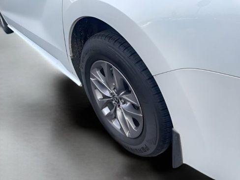 Used 2023 Toyota Sienna XLE image 17