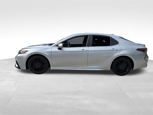 Used 2022 Toyota Camry SE FWD image 4