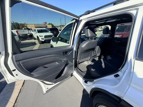 Used 2025 Subaru Forester Limited AWD/4WD image 21