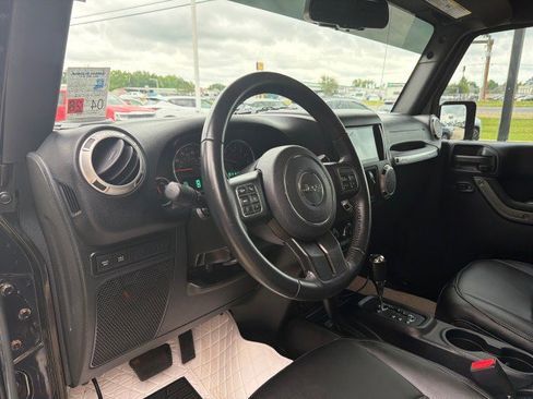 Used 2018 Jeep Wrangler Unlimited Rubicon w/ Connectivity Group AWD/4WD image 20