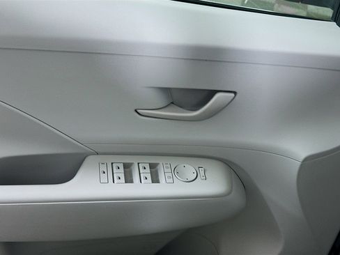 Used 2025 Hyundai Kona SEL image 15