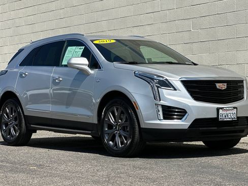 Used 2019 Cadillac XT5 Luxury w/ Sport Package FWD image 2