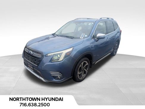Used 2022 Subaru Forester Touring image 3