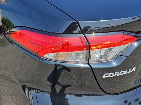 Used 2025 Toyota Corolla LE FWD image 31