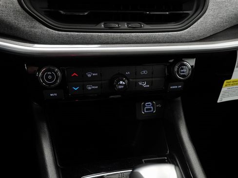 New 2026 Jeep Compass Latitude image 23