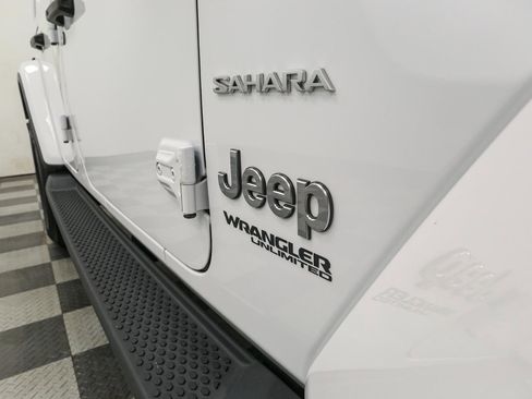 Used 2019 Jeep Wrangler Unlimited Sahara w/ Dual Top Group image 9