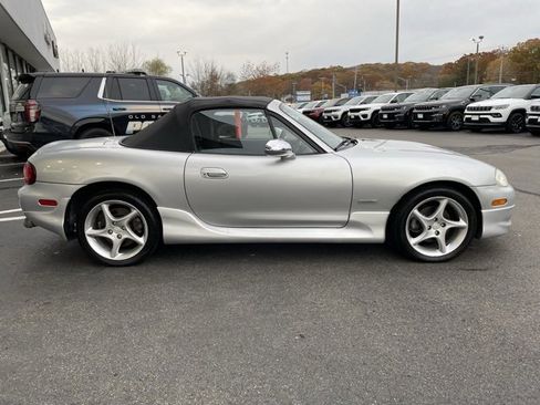 Used 2003 MAZDA MX-5 Miata image 4