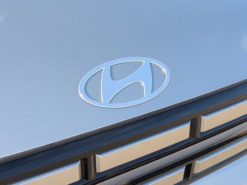 Used 2025 Hyundai Santa Fe SE image 11